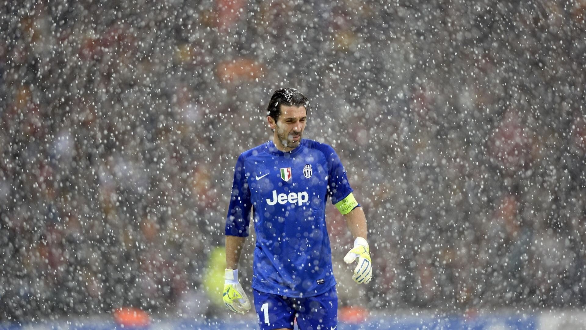 _湖人疯狂反扑！詹姆斯绝杀瞬间点燃全场_，詹姆斯湖人经典比赛